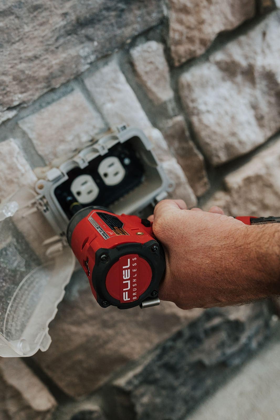 Fitting an in-use weatherproof cover over an exterior outlet